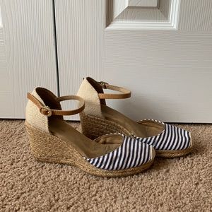 Women’s Size 7 Seersucker wedges